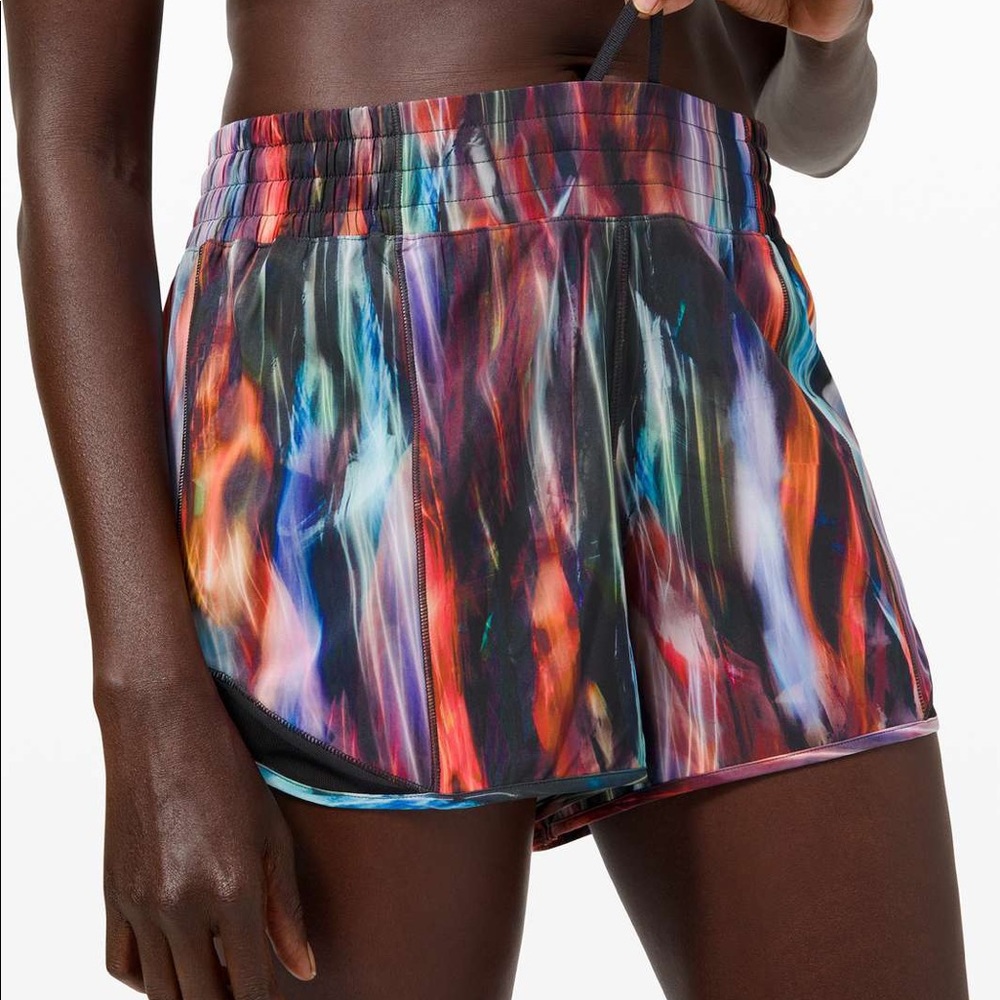 Lululemon Hotty Hot Short *High-Rise Long 4" Chroma Fusion Multi / Black